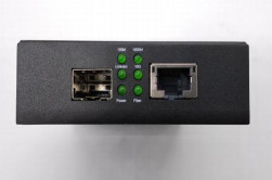 محول الوسائط غير المدار 10G مع منفذ SFP + و RJ45