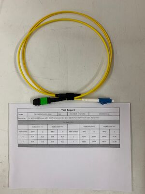 سلك MPO الدقيق إلى LC Breakout Patch Cord مع 2 ألياف وموصلات APC / UPC الاختيارية للاتصال المرن