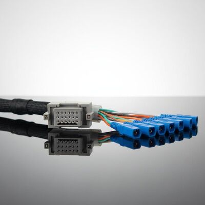 تجميعات الألياف الضوئية MT إلى FA بأطوال مخصصة ودقة عالية ونقل متعدد القنوات لمراكز البيانات