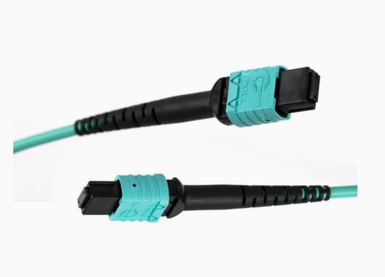 8F 12F 16F 24F MPO MTP الذكور الإناث SM MM كابل الألياف الضوئية / كابل الألياف الضوئية / كابل الاختراق الضوئي / كابل جذع الألياف الضوئية لمركز البيانات عالي الكثافة
