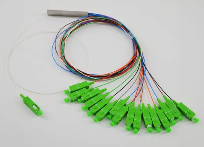 1X16 FTTX أنابيب الفولاذ المصغرة الألياف الضوئية PLC قطر كابل القسمة 0.9mm لتطبيقات FTTX