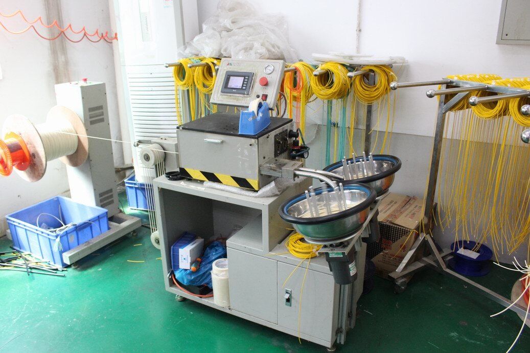 SC/APC-SC/APC سلك التصحيح البسيط مع خسارة إدراج منخفضة وفقدان انعكاس مرتفع وطول مخصص