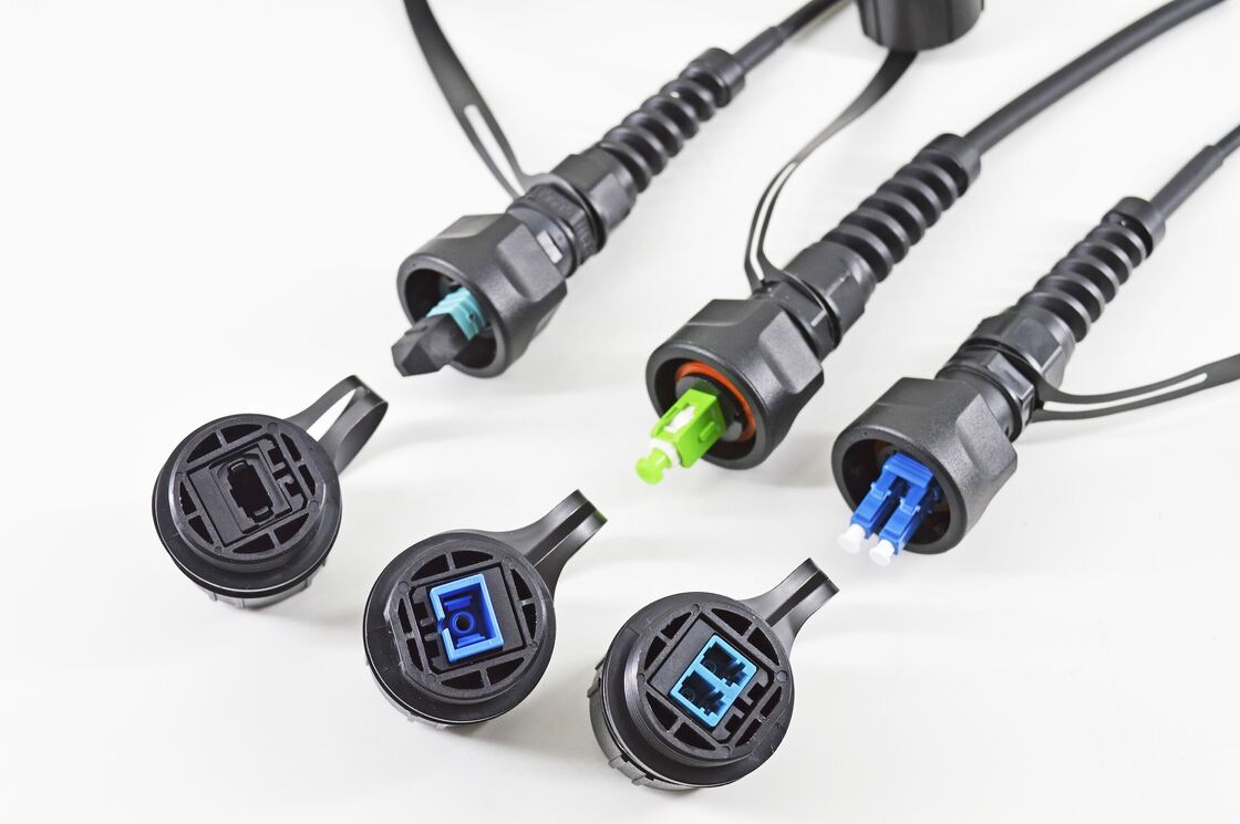 كابل تقسيم الألياف الضوئية المقاوم للماء ODVA MPO MTP ذكر أنثى إلى LC SC FC ST SM MM OM3 OM4 OM5 / سلك توصيل الألياف الضوئية / كابل توصيل الألياف الضوئية / كابل توصيل الألياف الضوئية / كابل مروحة الألياف الضوئية