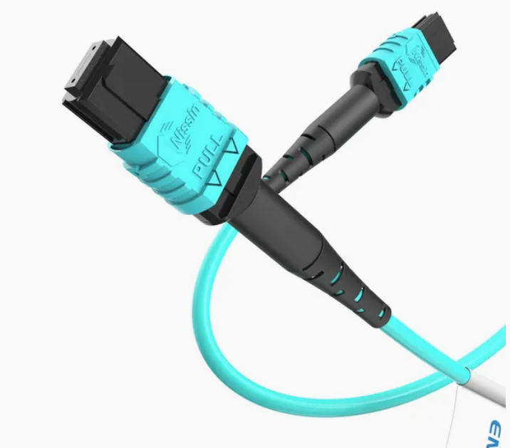 8F 12F 16F 24F MPO MTP الذكور الإناث SM MM كابل الألياف الضوئية / كابل الألياف الضوئية / كابل الاختراق الضوئي / كابل جذع الألياف الضوئية لمركز البيانات عالي الكثافة