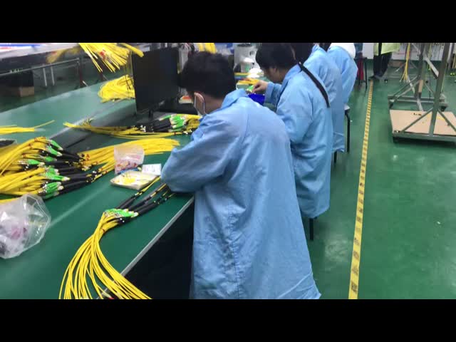 الصين أمفينول مخصص 288 ألياف 0.35dB خسارة إدراج أقصى أسلوب واحد OS2 MPO كابل الجذع لمركز البيانات للبيع